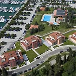 Miramare Romantic Escape With Privat Jacuzzi - One Of The Best-Rated Floating Houses Vikendica