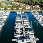 Miramare Romantic Escape With Privat Jacuzzi - One Of The Best-Rated Floating Houses Vikendica Portoroz