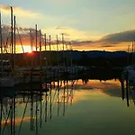 Miramare Romantic Escape With Privat Jacuzzi - One Of The Best-Rated Floating Houses Portoroz