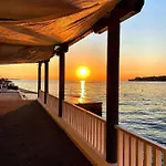Miramare Romantic Escape With Privat Jacuzzi - One Of The Best-Rated Floating Houses Portoroz