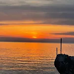 Miramare Romantic Escape With Privat Jacuzzi - One Of The Best-Rated Floating Houses * Portoroz
