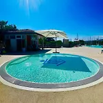 Miramare Romantic Escape With Privat Jacuzzi - One Of The Best-Rated Floating Houses Vikendica *