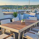 Vikendica Miramare Romantic Escape With Privat Jacuzzi - One Of The Best-Rated Floating Houses *