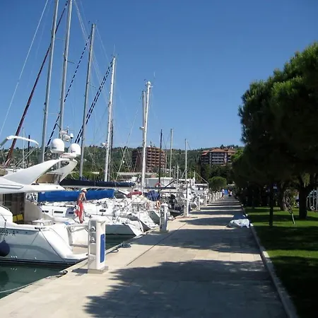 Semesterbostad Floating Sea House Miramare *