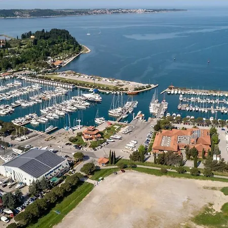 Floating Sea House Miramare Feriehus *