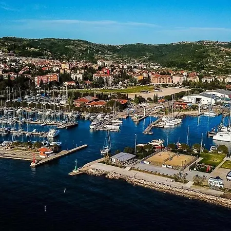 Semesterbostad Floating Sea House Miramare