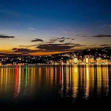 Floating Sea House Miramare Semesterbostad