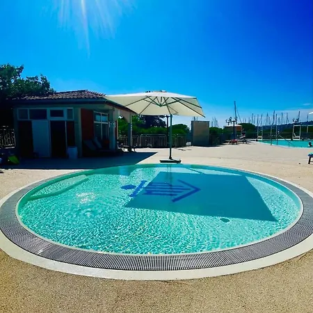 Floating Sea House Miramare Semesterbostad *