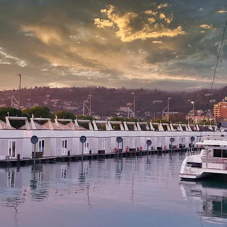 Semesterbostad Floating Sea House Miramare