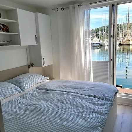 بيت للعطل Miramare Romantic Experience With Privat Jacuzzi - Floating House