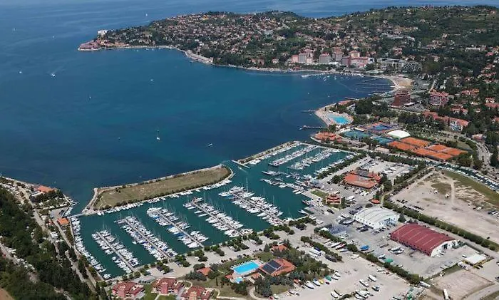 Floating Sea House Miramare * بورتوروز