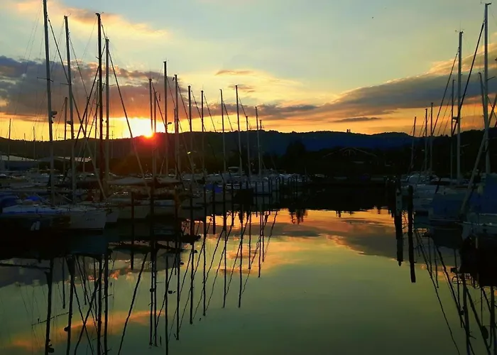 Floating Sea House Miramare ポルトローシュ