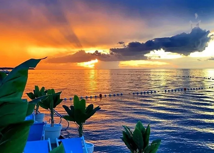 Floating Sea House Miramare * بورتوروز