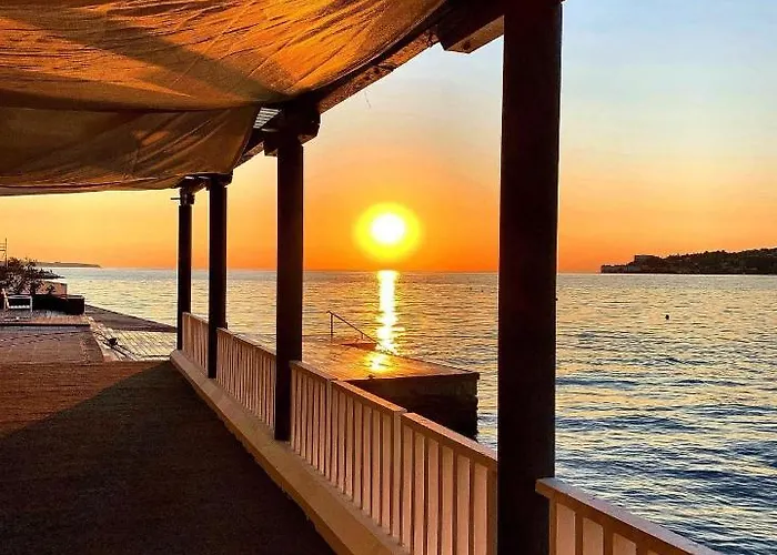 Floating Sea House Miramare Πορτορόζ