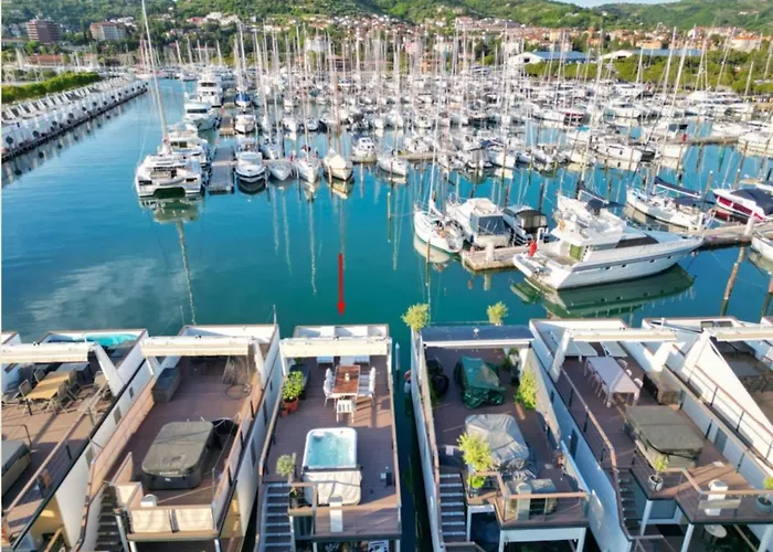 Floating Sea House Miramare بيت للعطل بورتوروز