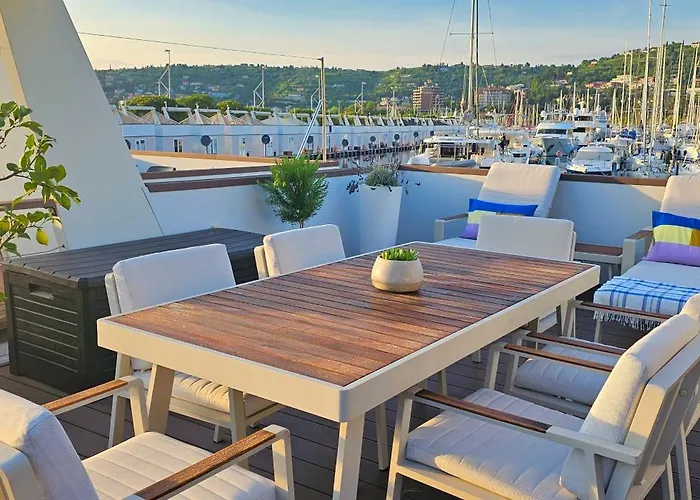 بيت للعطل Floating Sea House Miramare *